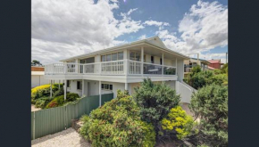 Breezes at Hayborough - Coastal beach house and pet friendly, Mccracken